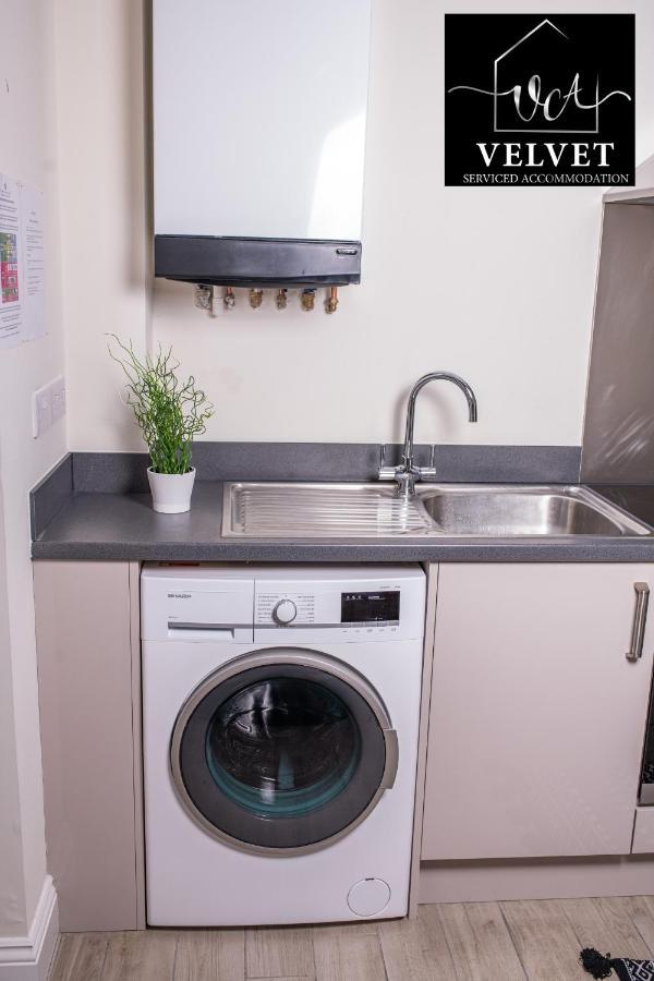 1 Bed House At Velvet Serviced Accommodation Swansea With Free Parking & Wifi - Sa1 Luaran gambar