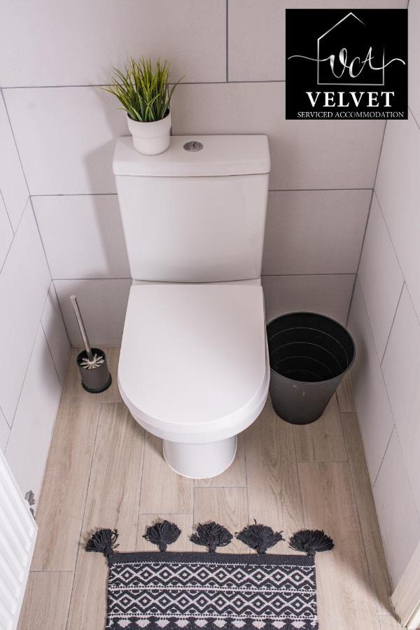 1 Bed House At Velvet Serviced Accommodation Swansea With Free Parking & Wifi - Sa1 Luaran gambar